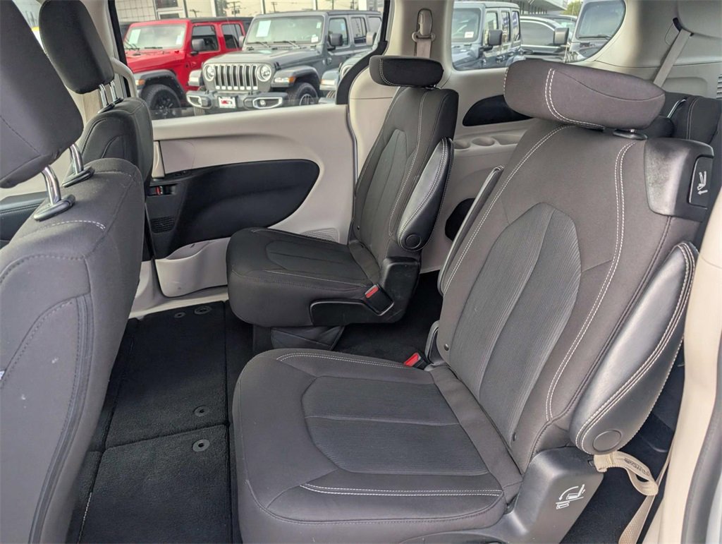 Used 2023 Chrysler Voyager LX image 9