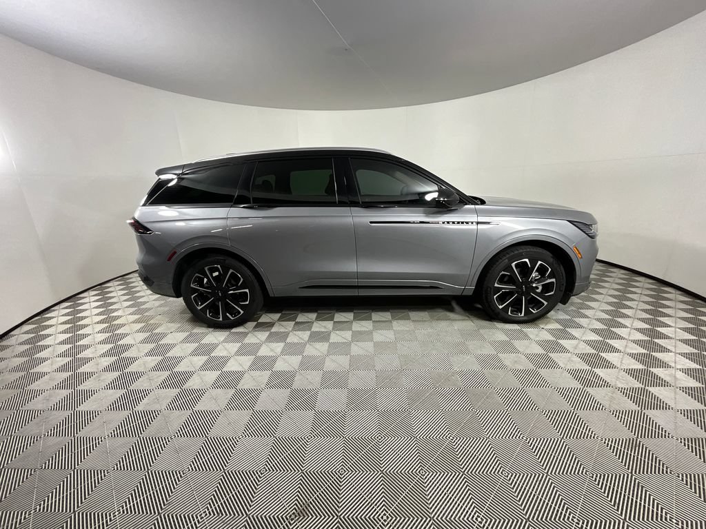 Used 2025 Lincoln Nautilus Reserve AWD/4WD image 5
