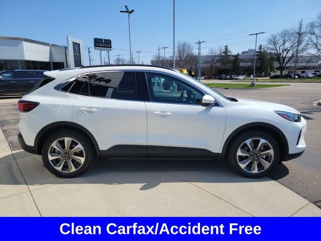 Used 2023 Ford Escape Platinum w/ Premium Technology Package image 2