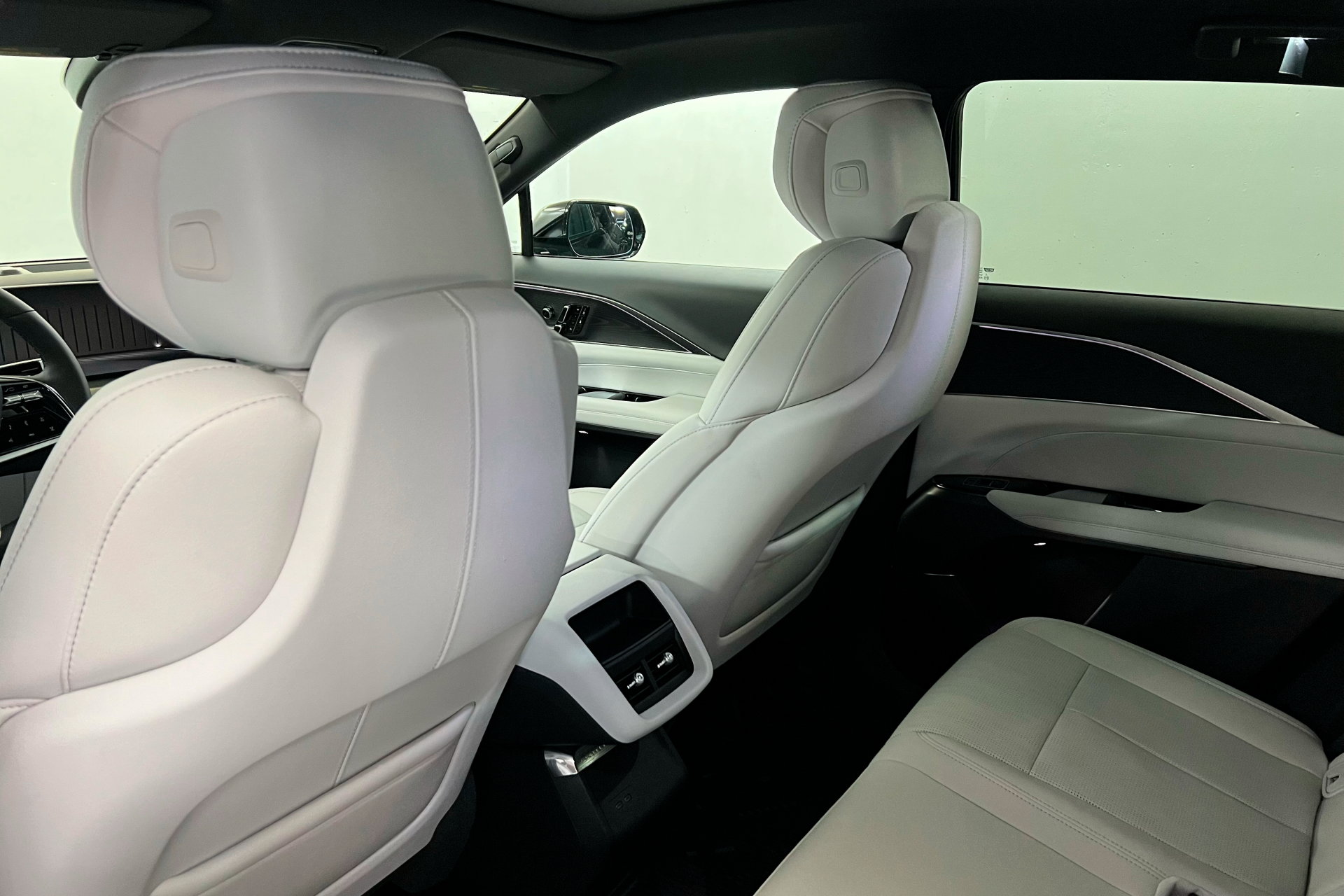 New 2025 Cadillac Lyriq Sport w/ LPO, Floor Liner Package AWD/4WD image 20