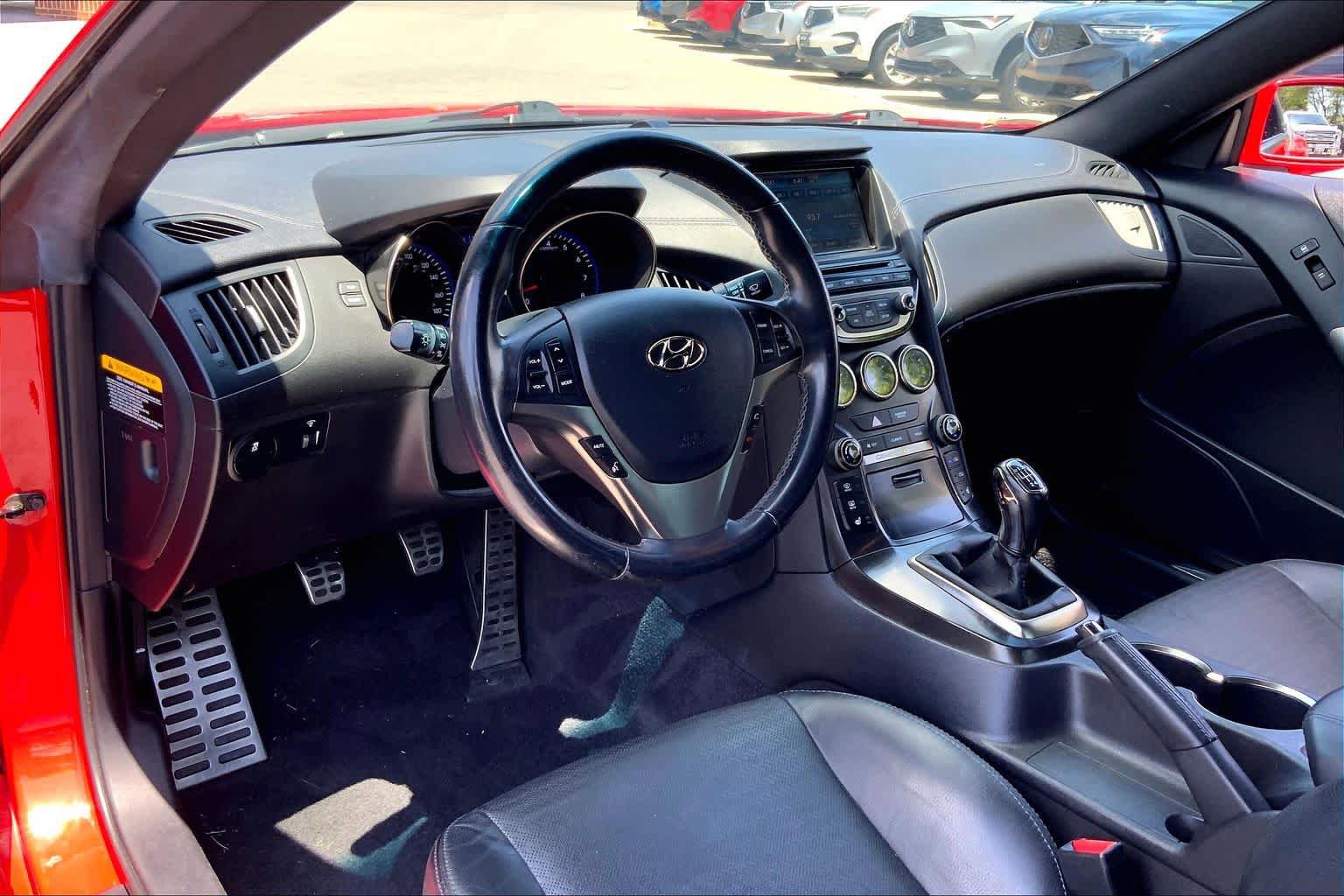 Used 2013 Hyundai Genesis 3.8 RWD image 16