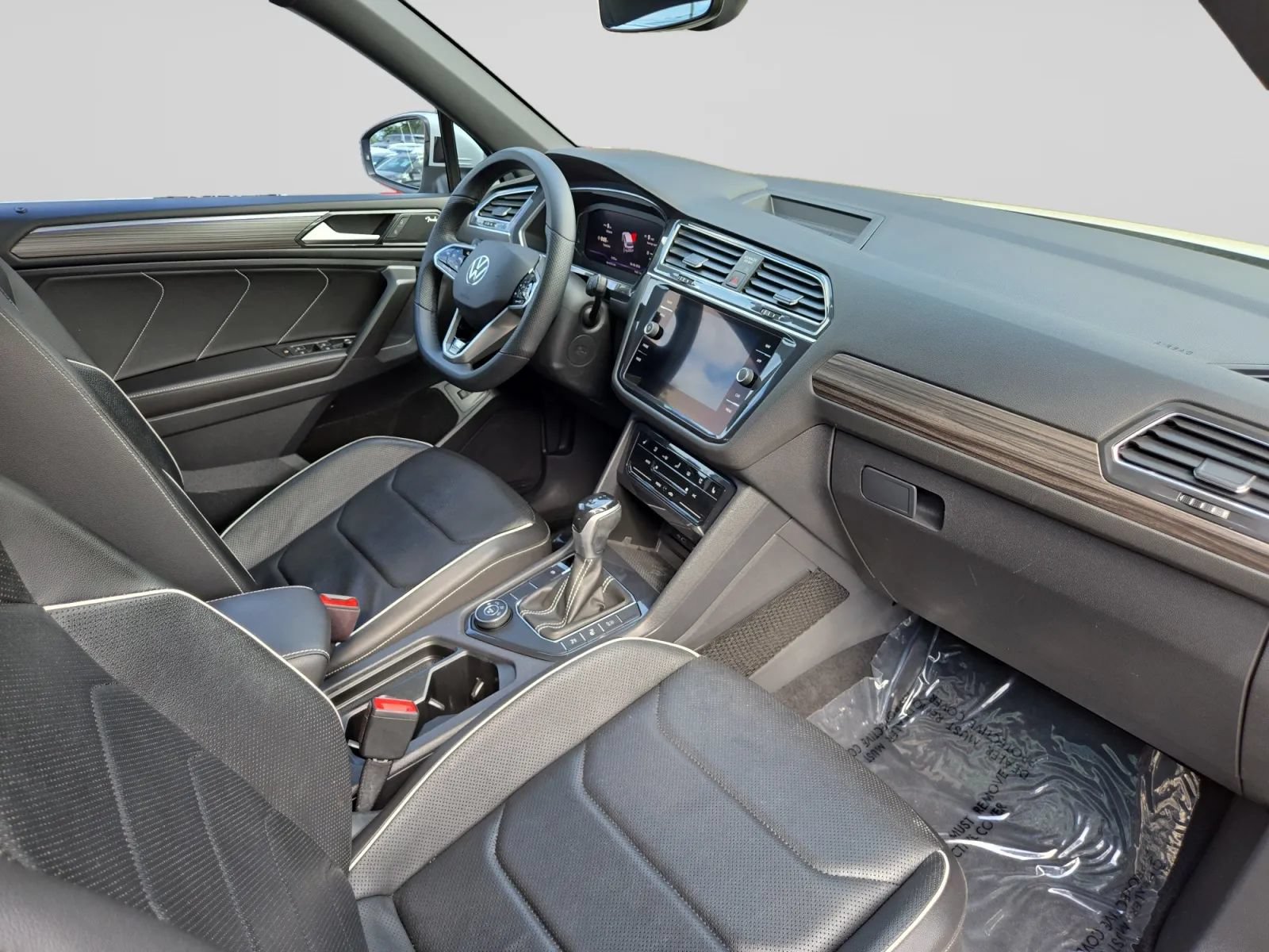 Used 2022 Volkswagen Tiguan SEL R-Line AWD/4WD image 34