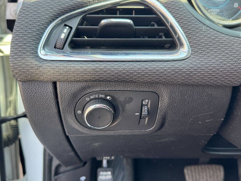 Used 2017 Chevrolet Cruze LT w/ Convenience Package image 9