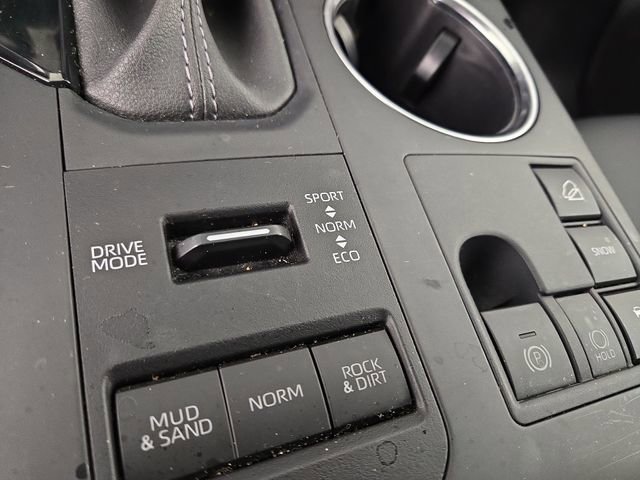 Used 2025 Toyota Highlander XLE image 27
