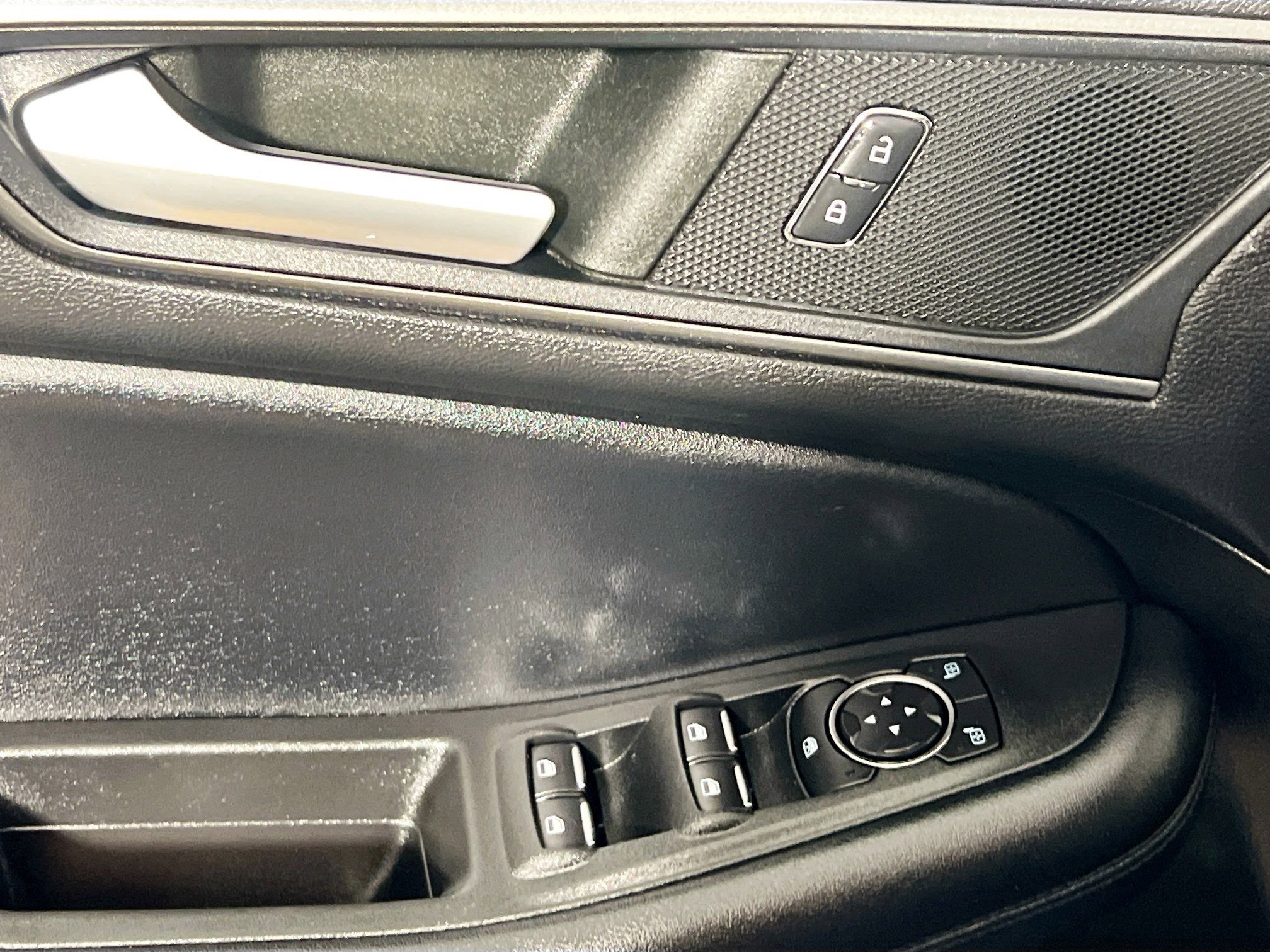 Used 2022 Ford Edge SE image 16