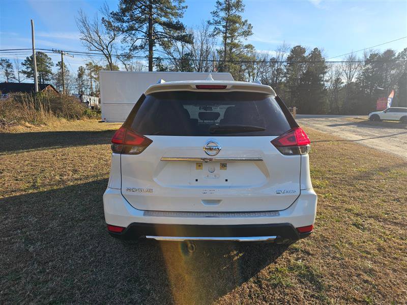 Used 2017 Nissan Rogue SV w/ SV Premium Package image 5