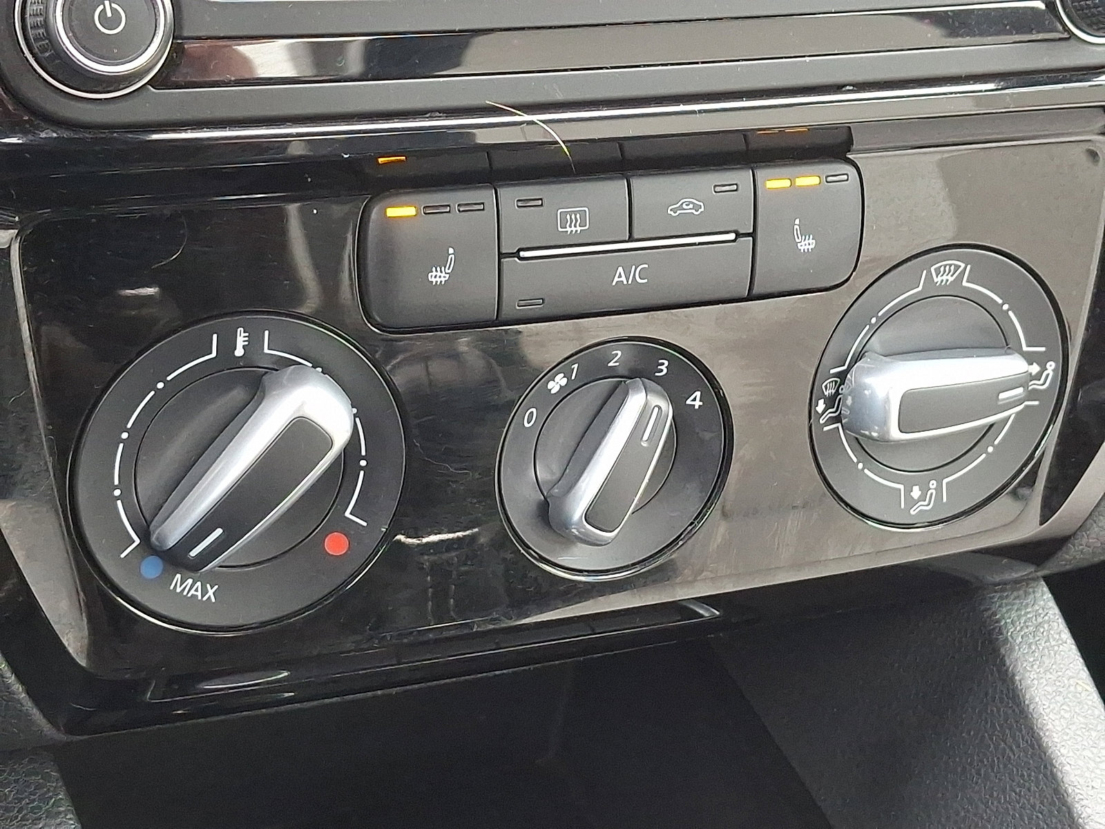 Used 2016 Volkswagen Jetta Sport w/ Lighting Package image 15