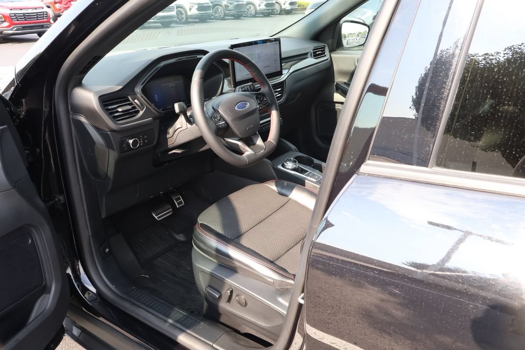Used 2024 Ford Escape ST-Line w/ Tech Pack #1 AWD/4WD image 9