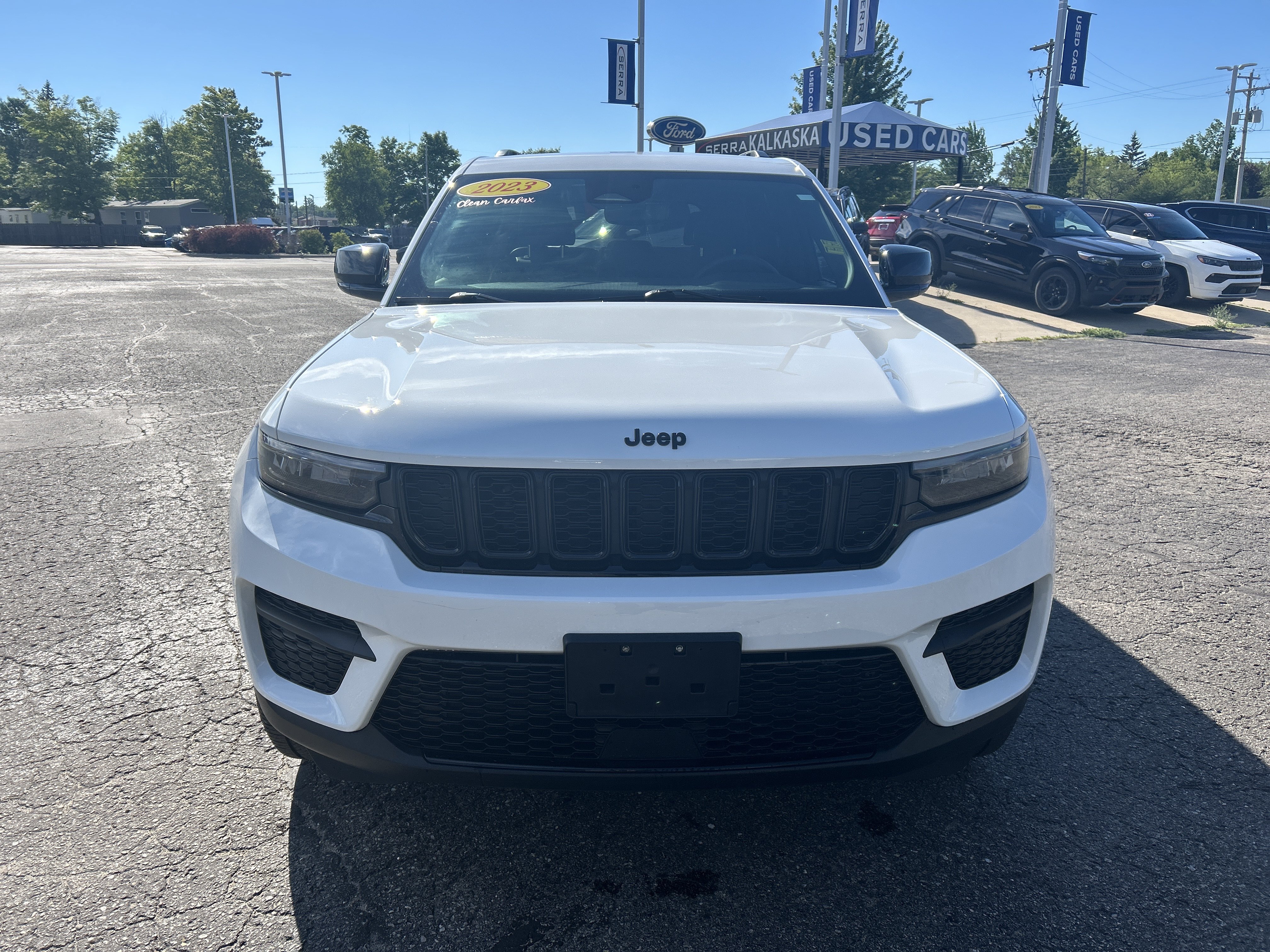 Used 2023 Jeep Grand Cherokee Altitude AWD/4WD image 8