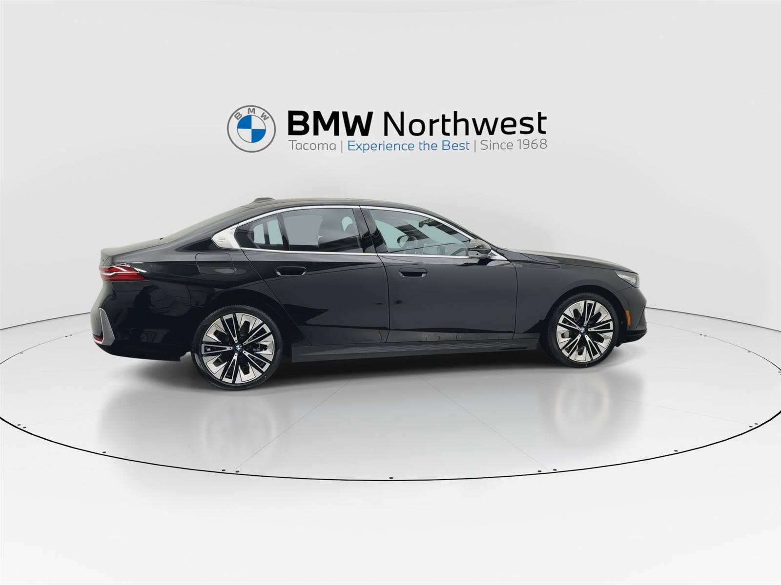 Used 2026 BMW 530i xDrive w/ Premium Package AWD/4WD image 4