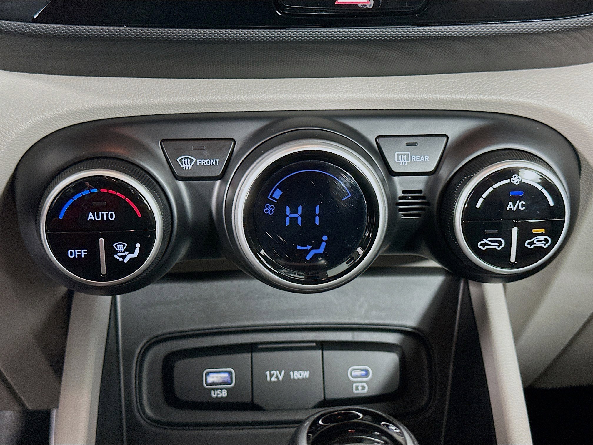 Used 2024 Hyundai Venue SEL image 23