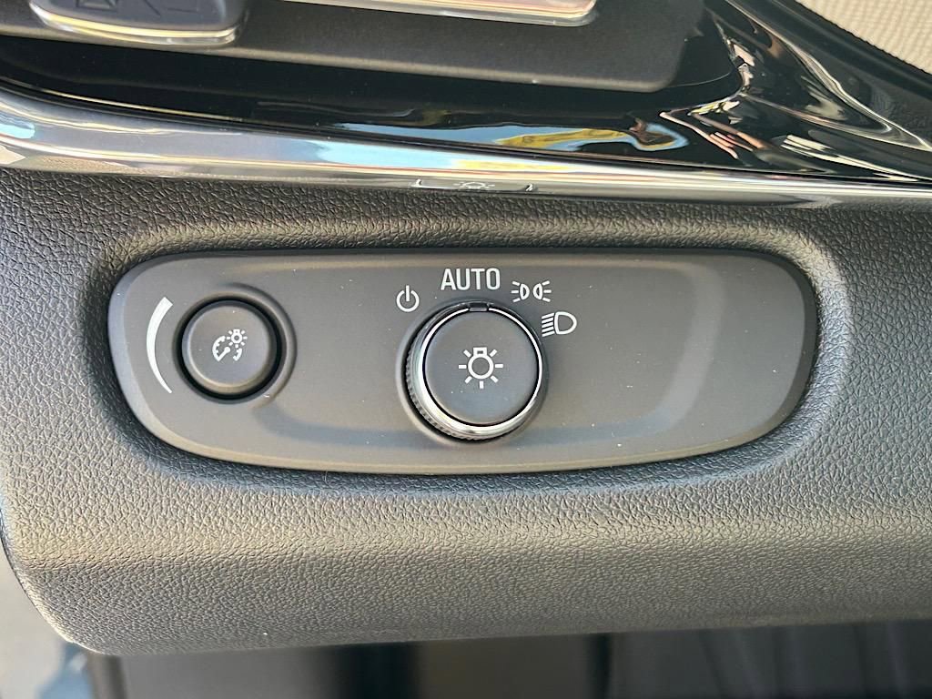 New 2025 Buick Envista Avenir image 16