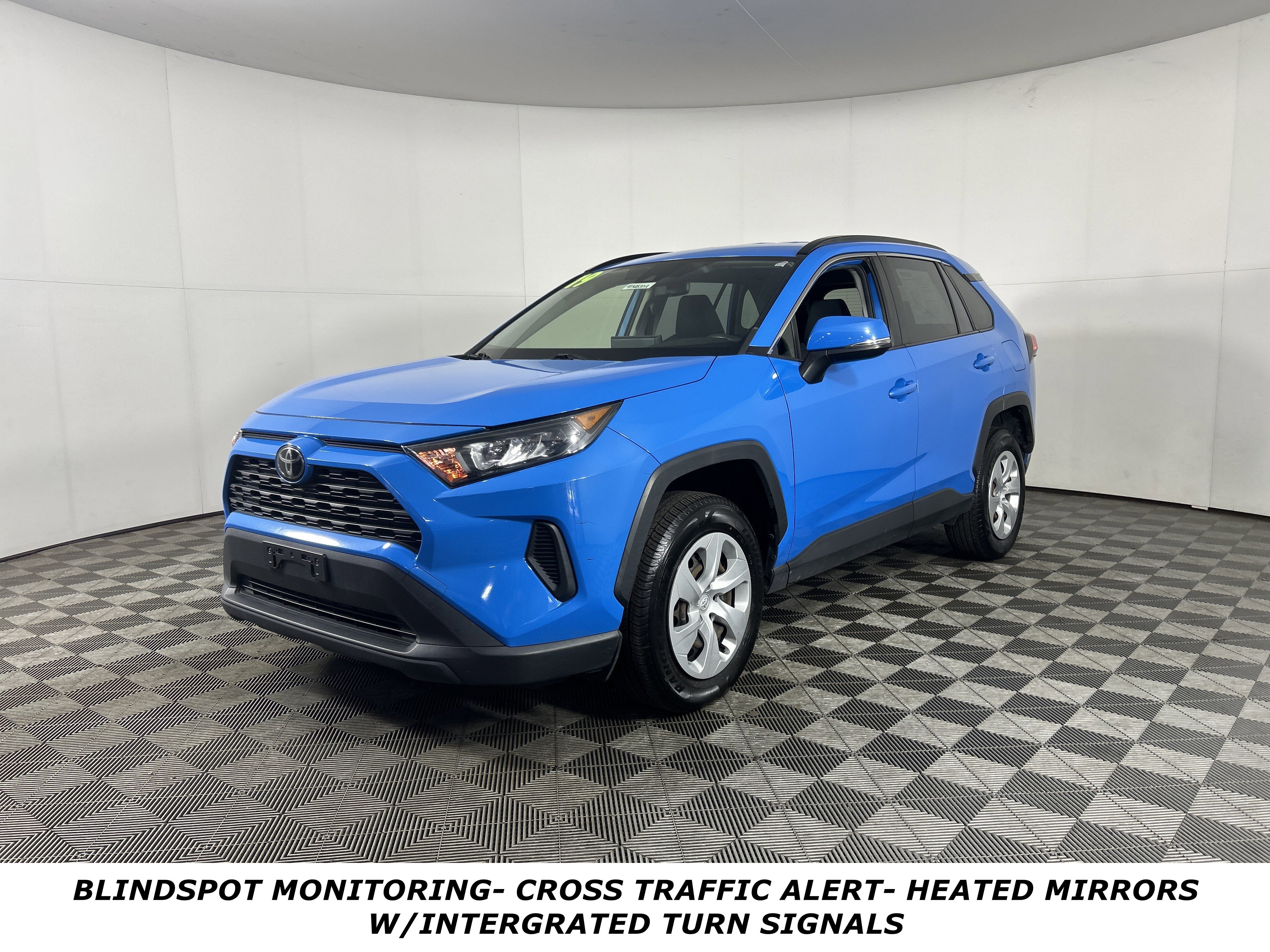 Used 2019 Toyota RAV4 LE image 3