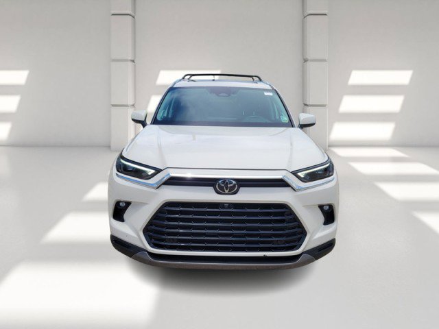 Used 2024 Toyota Grand Highlander AWD image 2