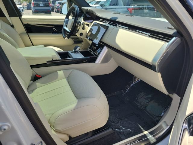 Used 2025 Land Rover Range Rover SE AWD/4WD image 16
