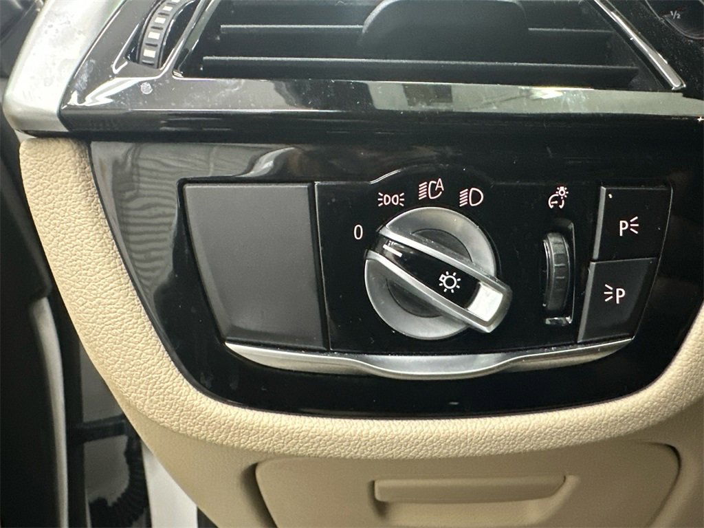 Used 2021 BMW 530i w/ Convenience Package image 32