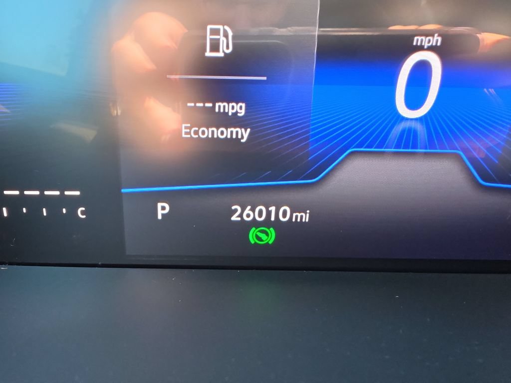 Used 2025 Volkswagen Taos SE AWD/4WD image 32