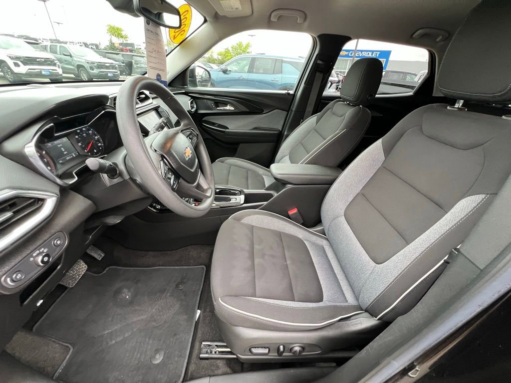 Used 2022 Chevrolet TrailBlazer LT w/ Convenience Package FWD image 17