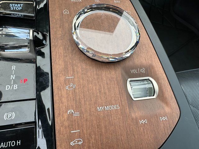 Used 2023 BMW iX xDrive50 w/ Premium Package image 28