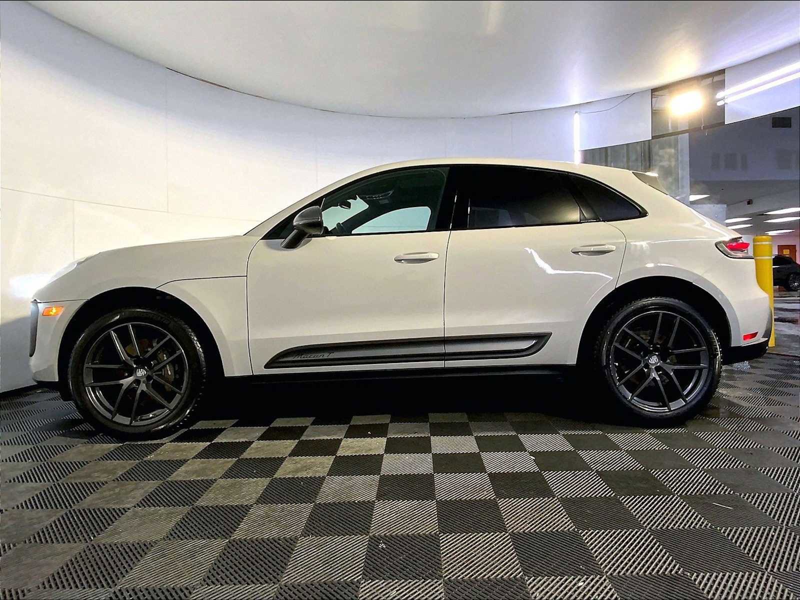 Certified 2023 Porsche Macan Turbo video 2
