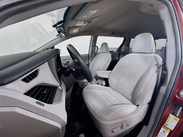 Used 2017 Toyota Sienna LE FWD image 5