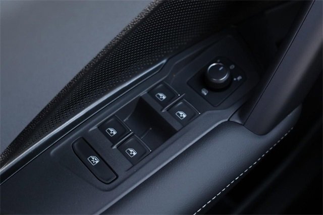 New 2026 Volkswagen Tiguan SE R-Line image 19