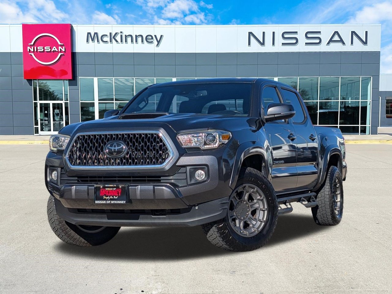 Used 2018 Toyota Tacoma TRD Sport w/ Technology Package RWD image 1