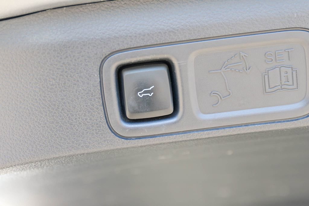 Used 2024 Ford Expedition Limited image 10