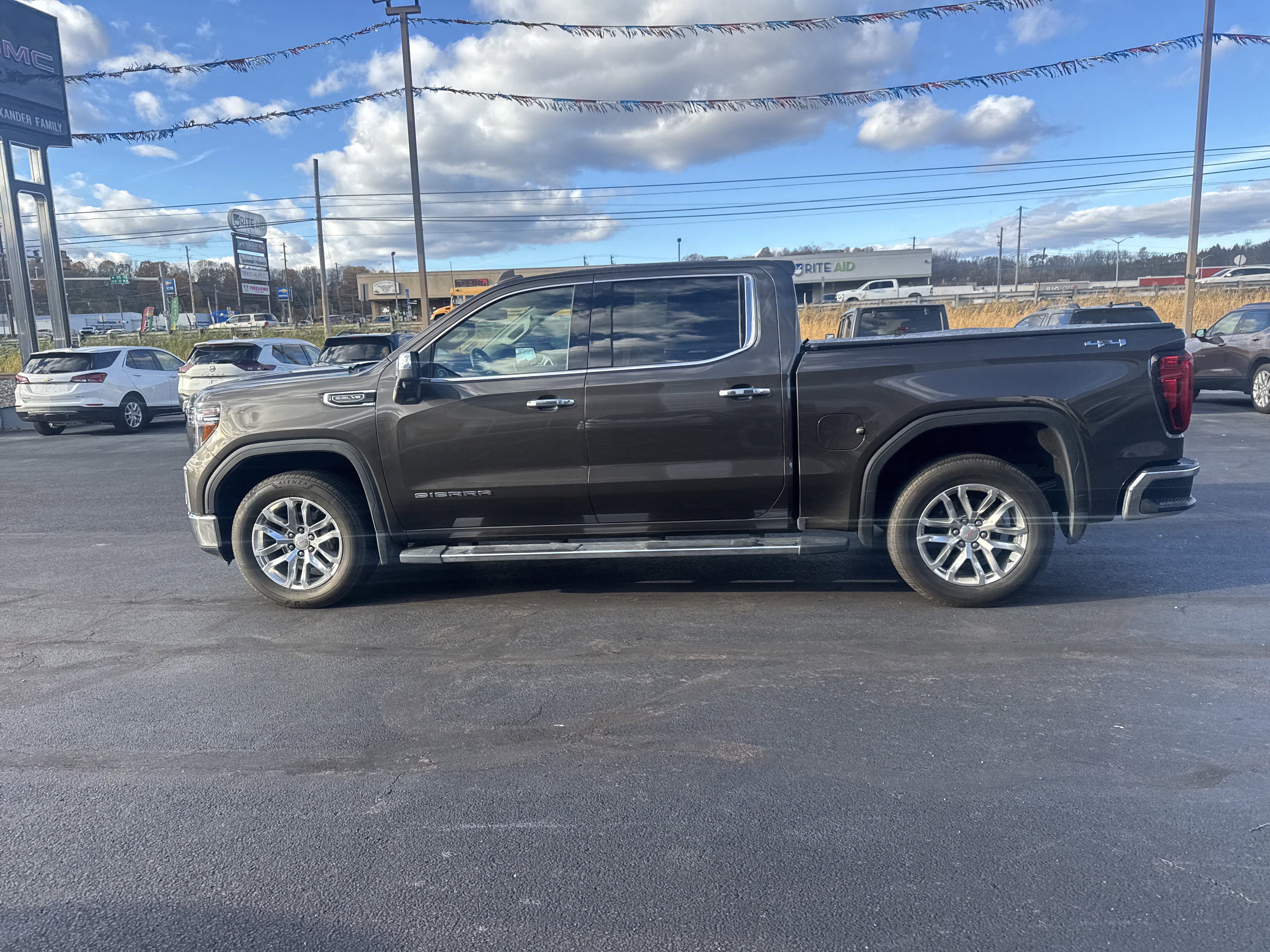 Used 2019 GMC Sierra 1500 SLT w/ SLT Premium Package image 7