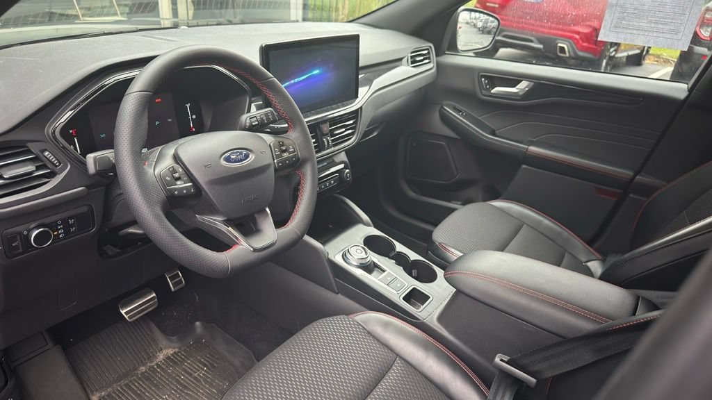 Used 2024 Ford Escape ST-Line w/ Tech Pack #1 FWD image 9