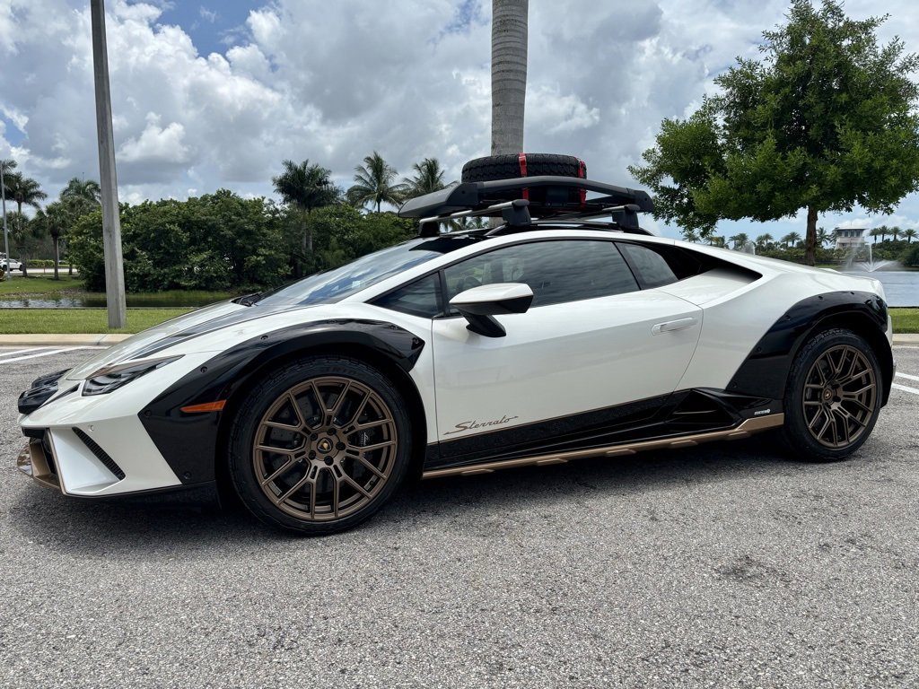 Used 2024 Lamborghini Huracan Sterrato image 2