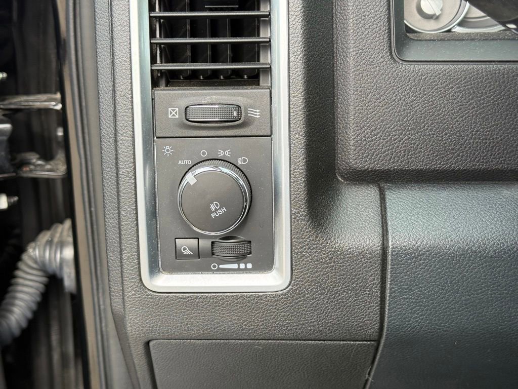 Used 2014 RAM 1500 Limited AWD/4WD image 19