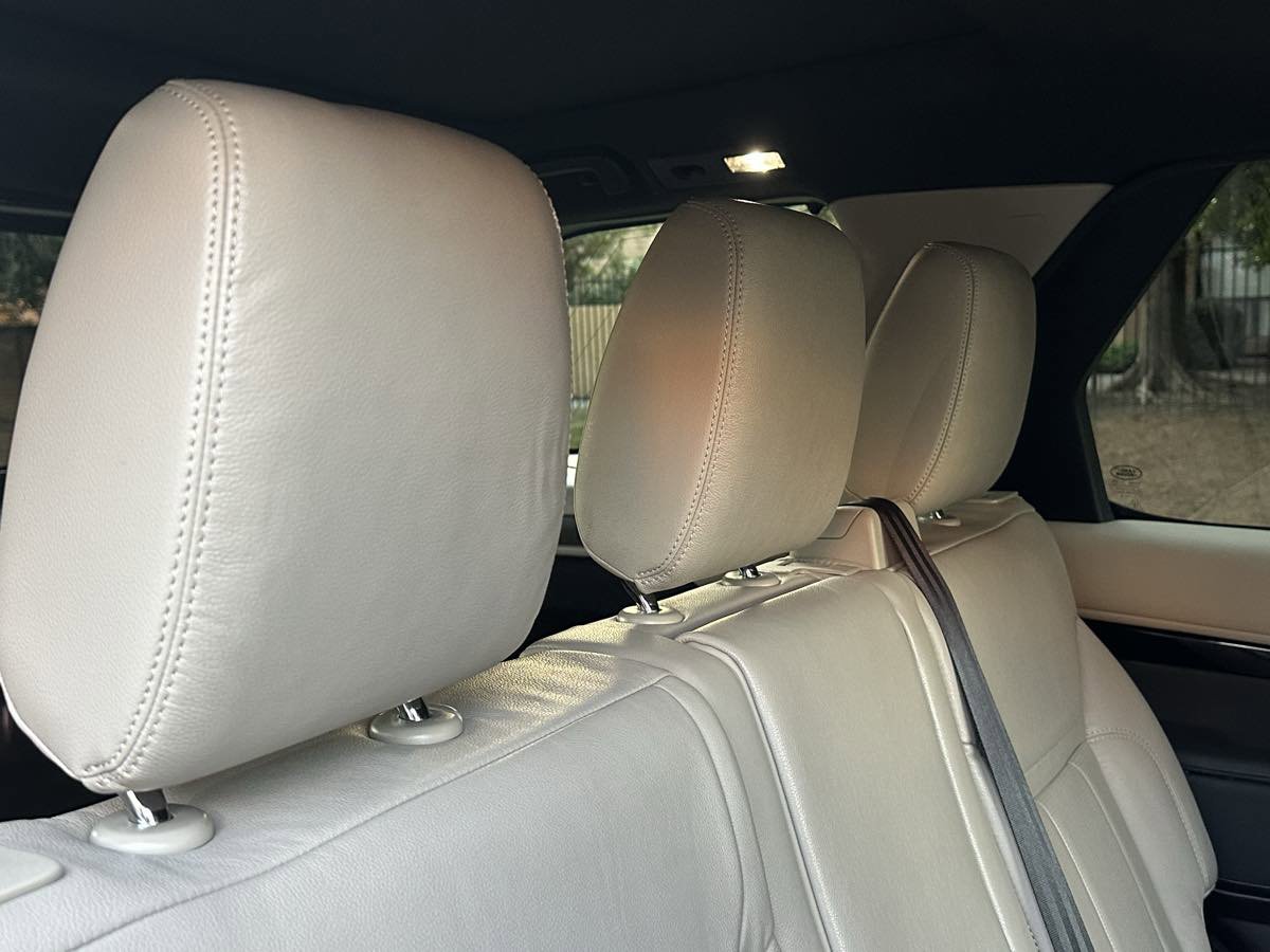 Used 2018 Land Rover Discovery SE image 27