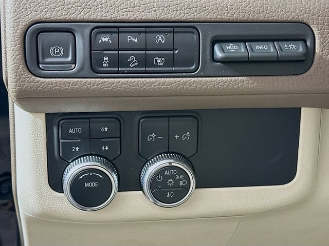 Used 2023 GMC Yukon XL Denali AWD/4WD image 15