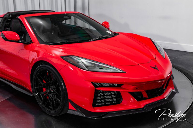 Used 2025 Chevrolet Corvette Z06 w/ Z07 Performance Package image 3