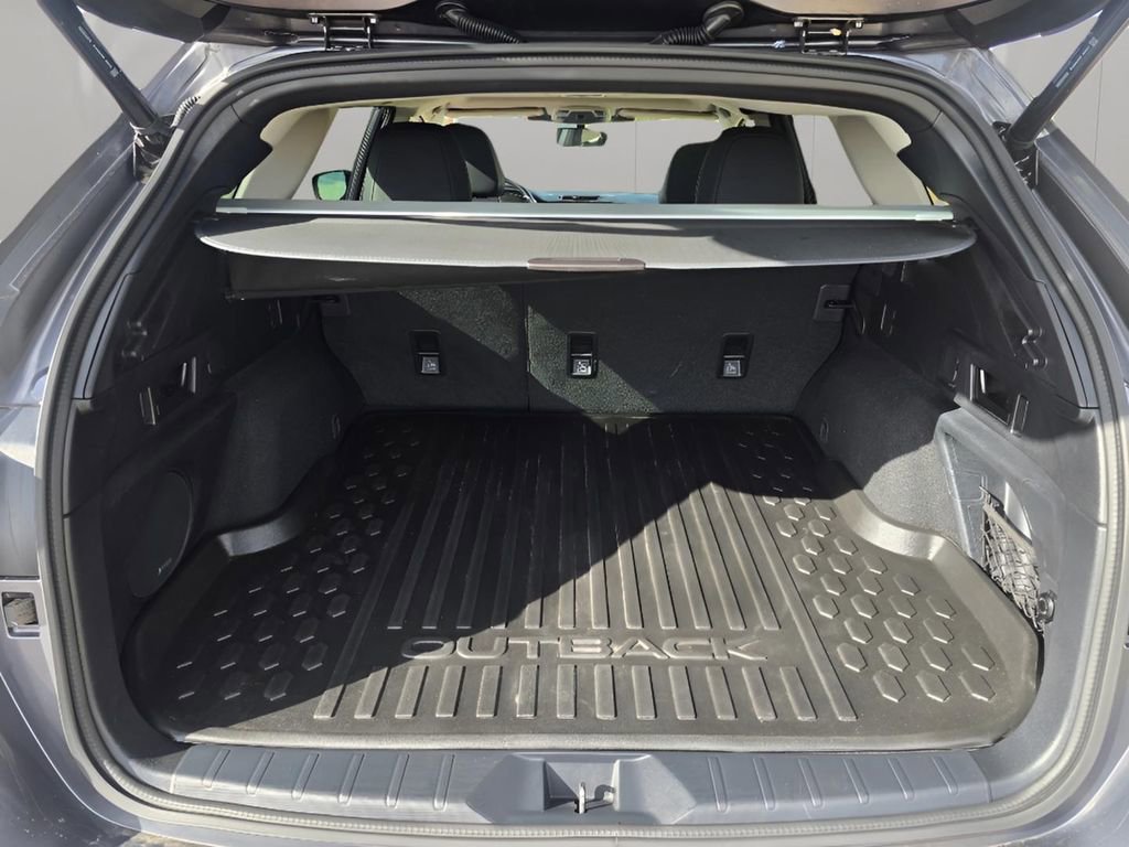 Used 2023 Subaru Outback Limited image 11