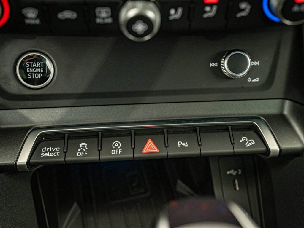 Used 2023 Audi Q3 2.0T Premium Plus w/ Premium Plus Package image 34