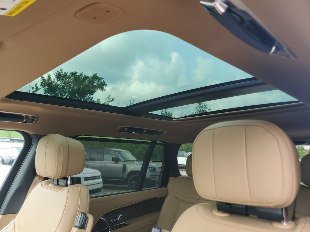 New 2026 Land Rover Range Rover Long Wheelbase SE AWD/4WD image 10