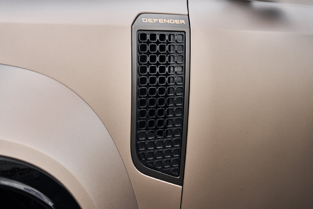 Used 2025 Land Rover Defender 110 AWD/4WD image 10