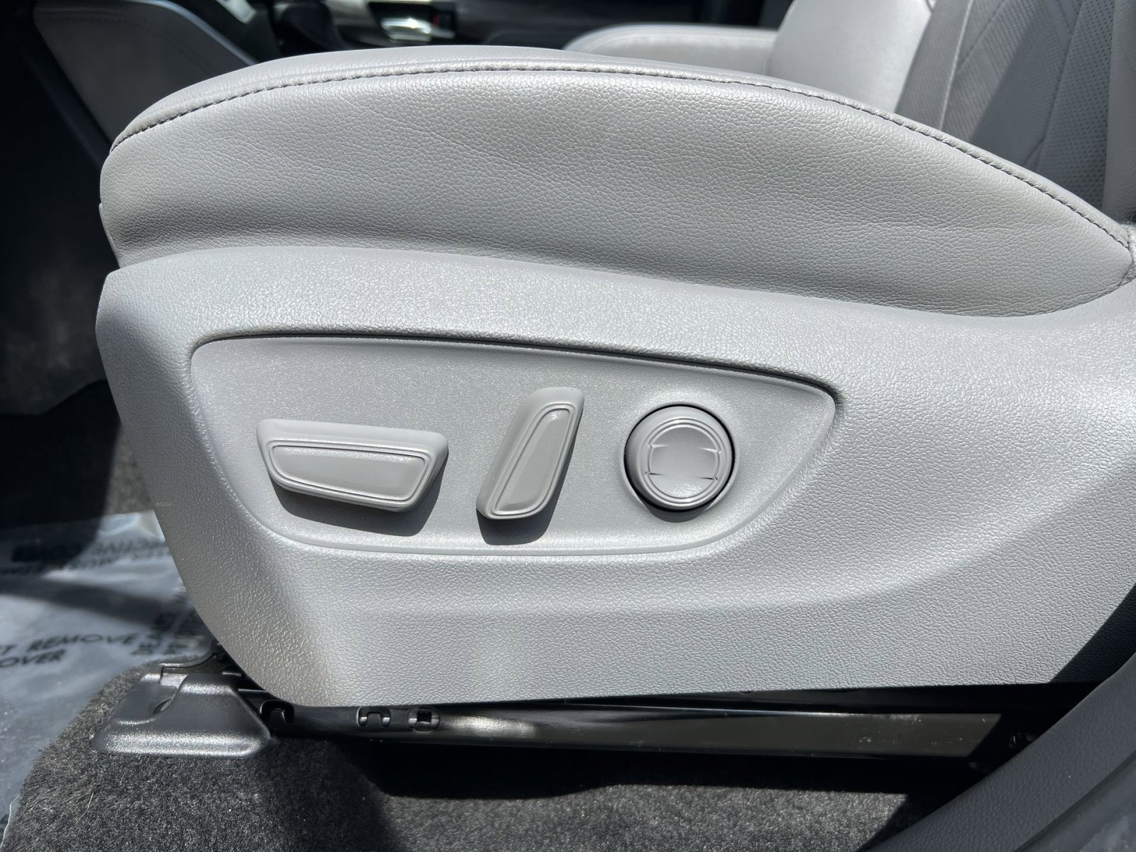 Used 2024 Toyota Highlander Platinum image 14