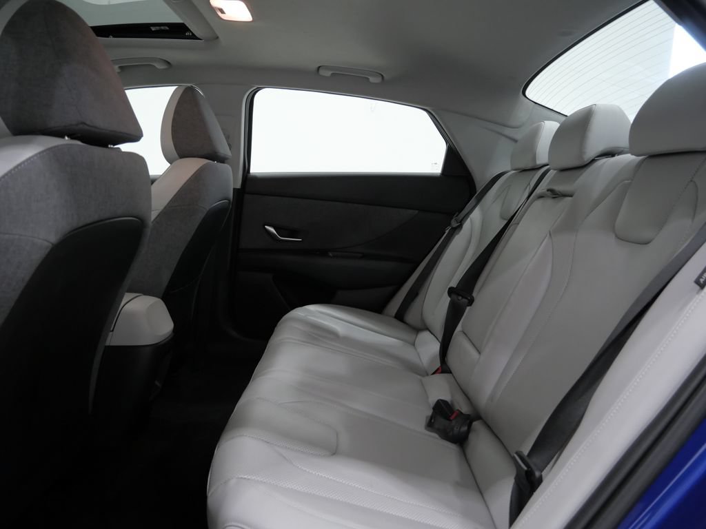 Used 2025 Hyundai Elantra Limited FWD image 24