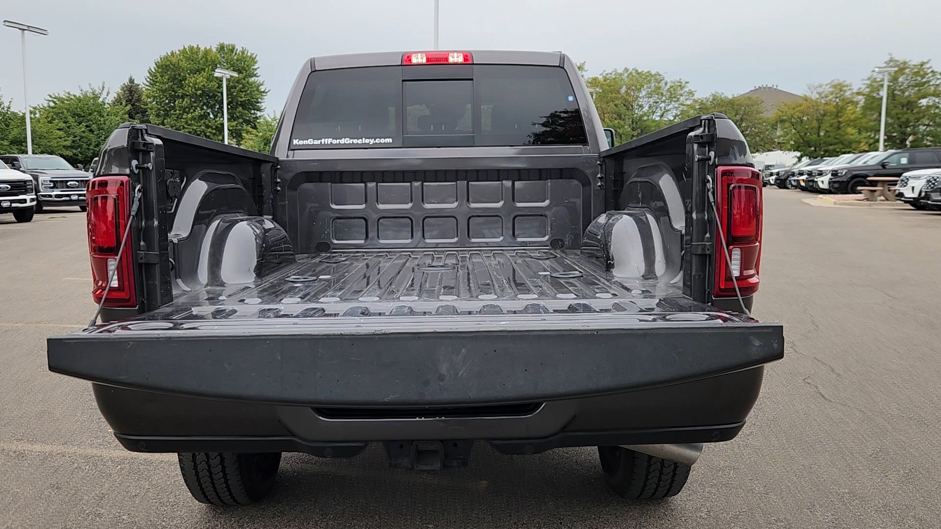 Used 2025 RAM 2500 Laramie AWD/4WD image 40