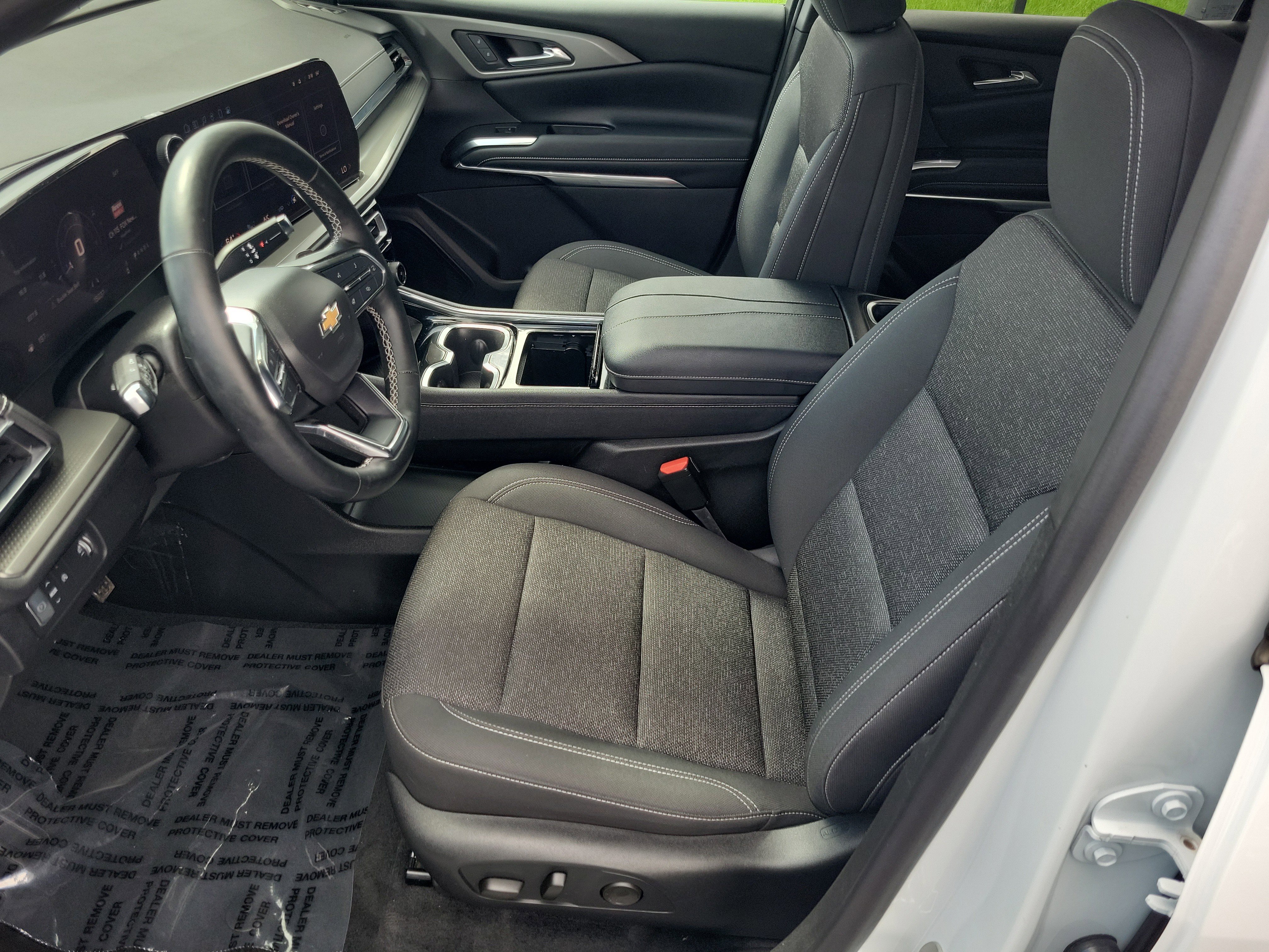 Used 2024 Chevrolet Traverse LT image 23