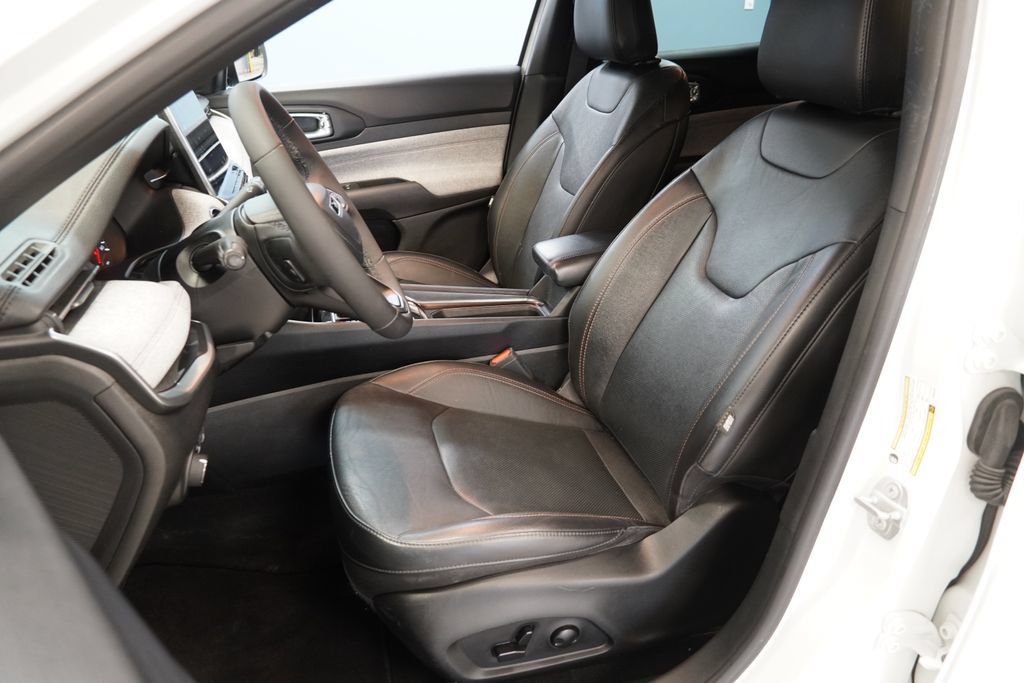 Used 2023 Jeep Compass Latitude AWD/4WD image 3