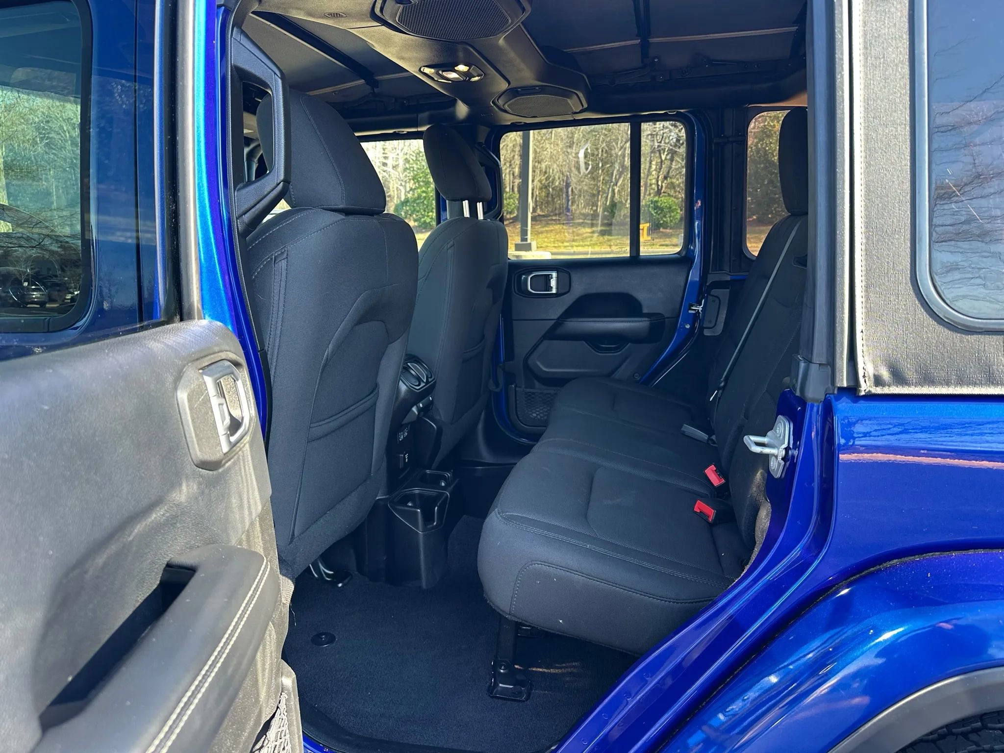 Used 2019 Jeep Wrangler Unlimited Sahara image 12