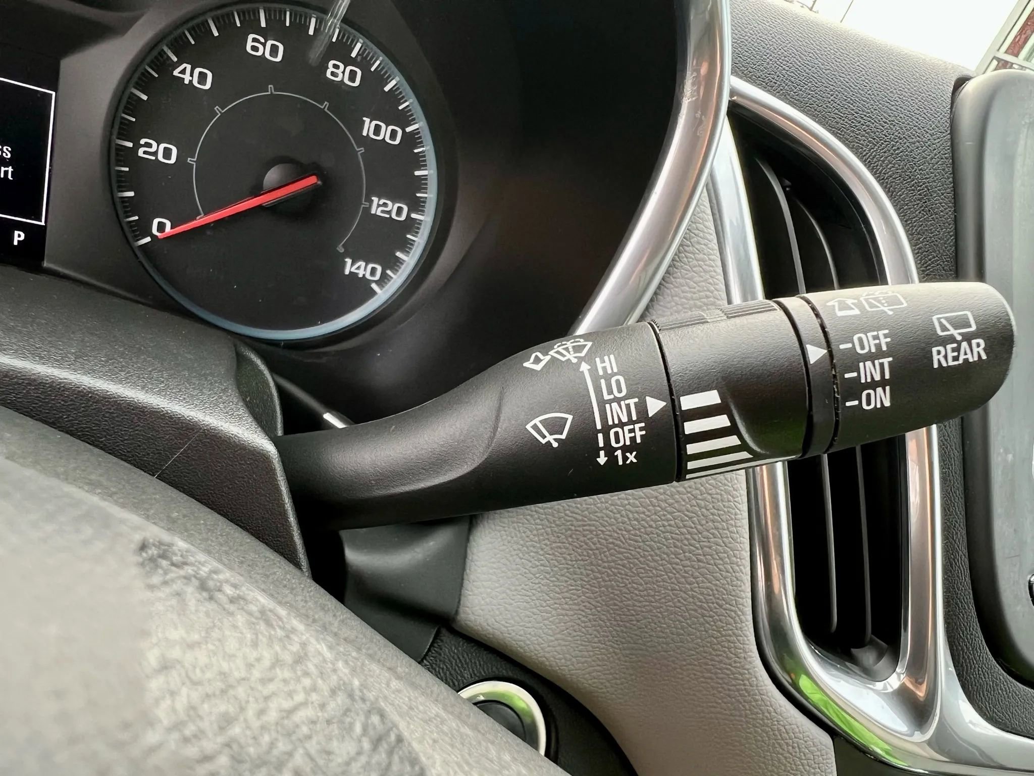 Used 2021 Chevrolet Equinox LS w/ LS Convenience Package image 29