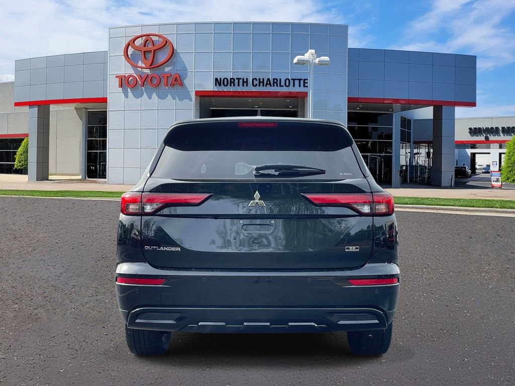 Used 2024 Mitsubishi Outlander SE Black Edition image 6
