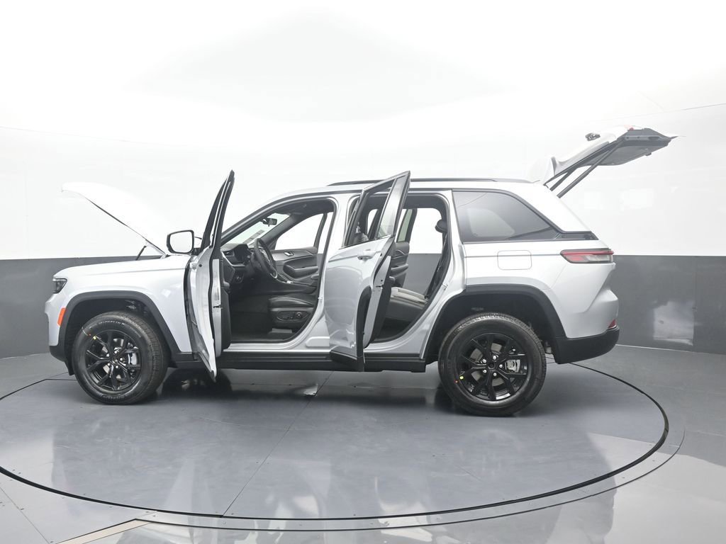New 2025 Jeep Grand Cherokee Altitude image 67