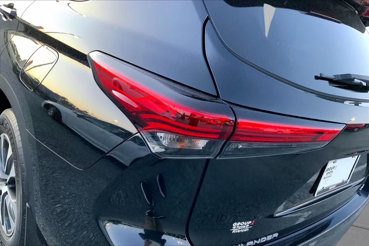 Used 2022 Toyota Highlander XLE AWD/4WD image 27
