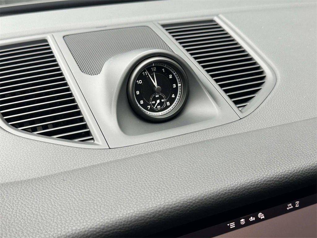 New 2026 Porsche Macan image 22